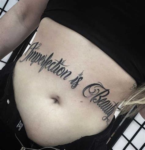 150+ Ideias de Tatuagens Femininas na Barriga